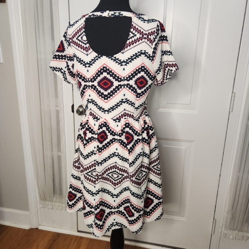 Doe & Rae Aztec Design Dress Size Medium - Picture 4 of 8